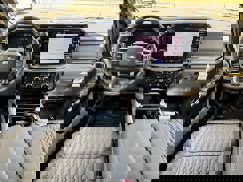New 2025 Ford F250 Platinum w/ Platinum Plus Package image 5