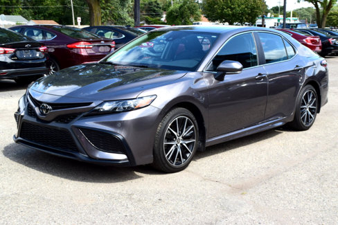 Used 2022 Toyota Camry SE image 2