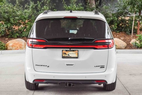 New 2026 Chrysler Pacifica Limited image 5
