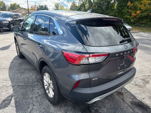 Used 2022 Ford Escape SE image 3