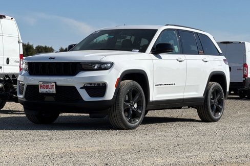 New 2025 Jeep Grand Cherokee L Altitude image 7