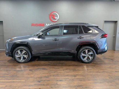 Used 2022 Toyota RAV4 SE w/ Carpet Mat Package (TMS) image 2