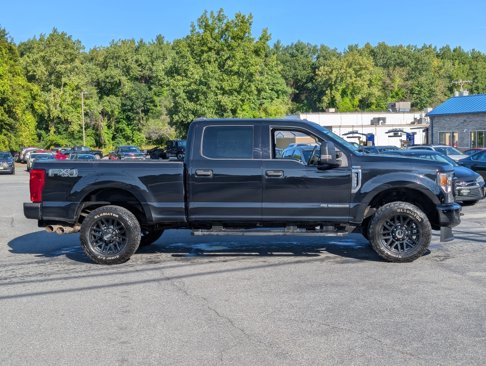 Used 2022 Ford F350 XLT w/ Black Appearance Package image 10