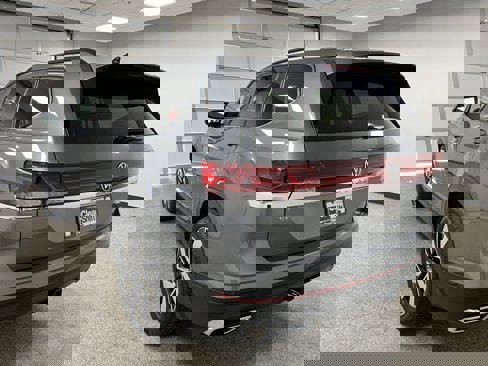 Used 2024 Volkswagen Atlas SE image 10