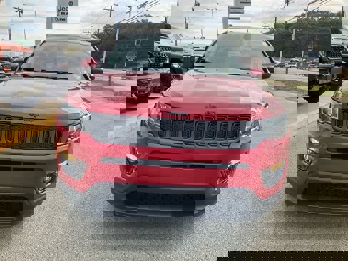 Used 2020 Jeep Compass Latitude image 2