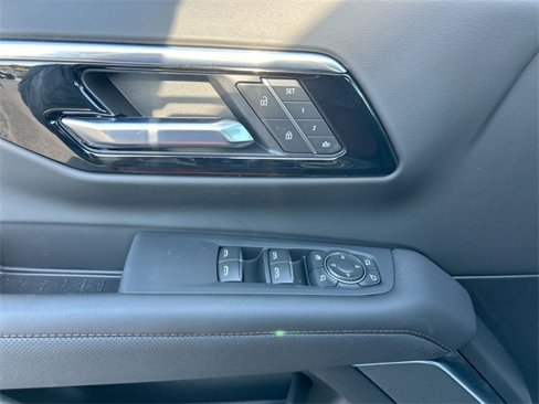 New 2025 Chevrolet Suburban High Country image 23
