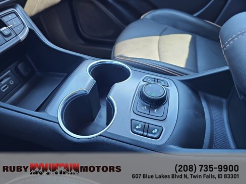 Used 2023 GMC Terrain AT4 image 20
