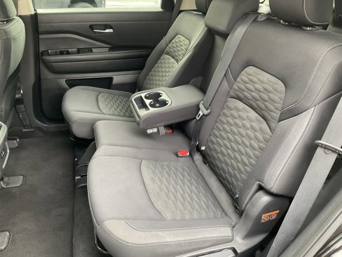 Used 2024 Nissan Pathfinder SV image 37
