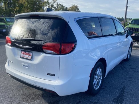 New 2026 Chrysler Voyager LX image 8
