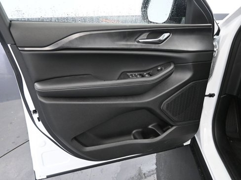 New 2025 Jeep Grand Cherokee L Altitude image 13