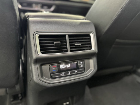 Used 2024 Volkswagen Atlas SE image 45