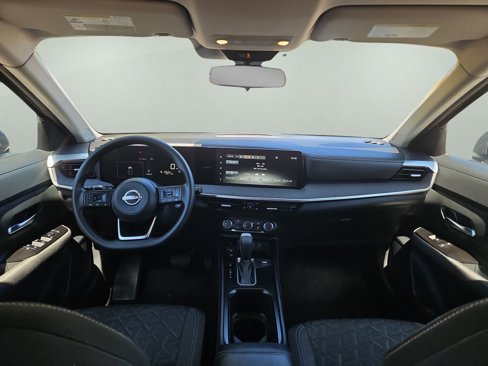 Used 2025 Nissan Kicks SV image 2