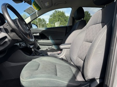 Used 2022 Kia Niro LXS image 15