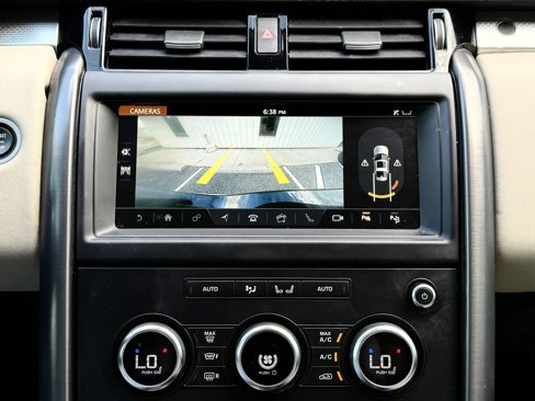 Used 2020 Land Rover Discovery Landmark image 16