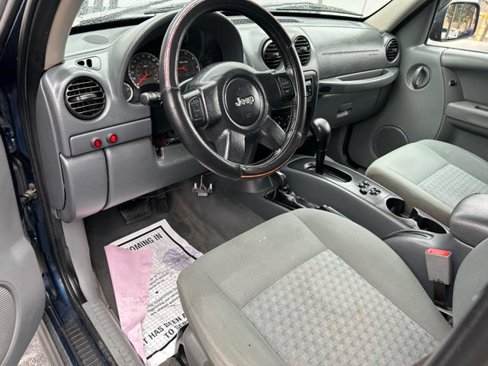 Used 2005 Jeep Liberty Sport image 12