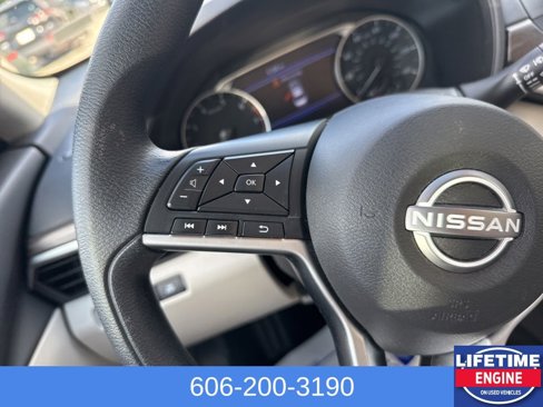 Used 2025 Nissan Altima 2.5 SV image 14