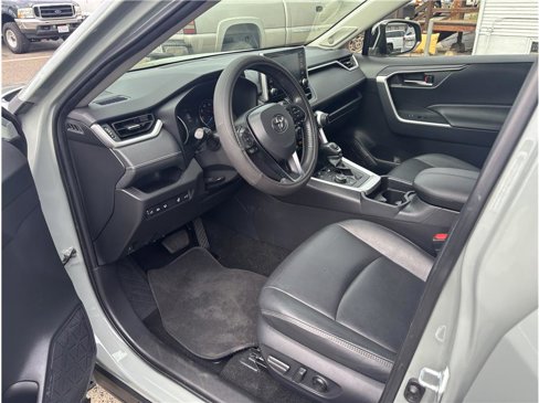 Used 2021 Toyota RAV4 XLE Premium image 12