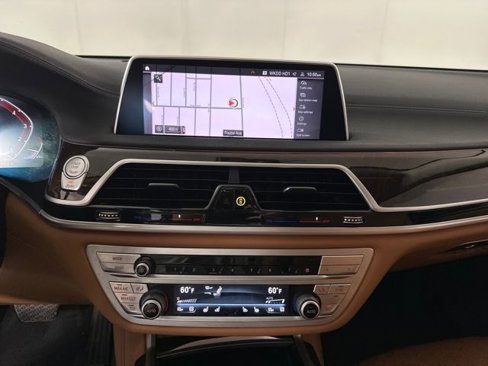 Used 2021 BMW 750i xDrive image 23