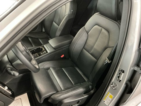 Certified 2023 Volvo XC40 B5 Plus w/ Protection Package Premier image 24