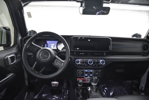Used 2024 Jeep Wrangler Unlimited Rubicon 4xe image 24