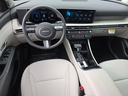 New 2025 Hyundai Tucson SE image 3