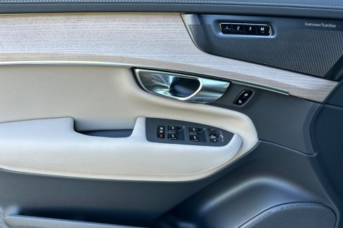 New 2026 Volvo XC90 B6 Plus w/ Protection Package Premier image 9