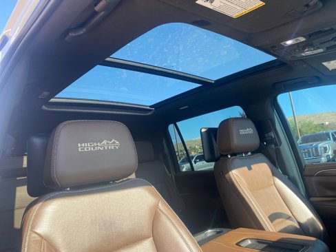 Used 2022 Chevrolet Suburban High Country image 44
