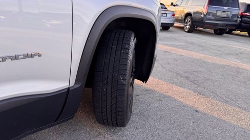 Used 2019 GMC Acadia SLT w/ LPO, Cargo Package image 10