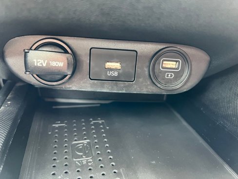 Used 2022 Hyundai Elantra Limited image 29