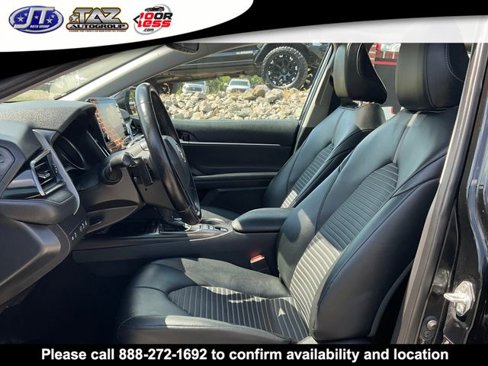 Used 2021 Toyota Camry SE w/ Cold Weather Package image 10