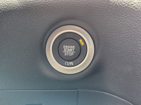 New 2025 Chrysler Pacifica Select image 17