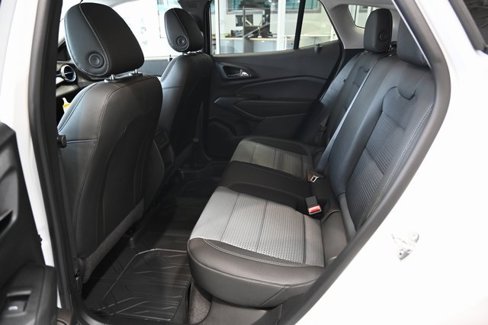 New 2025 Chevrolet Trax LT w/ Driver Confidence Package image 11