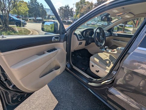 Used 2015 Jeep Grand Cherokee Laredo w/ Quick Order Package 23E image 8