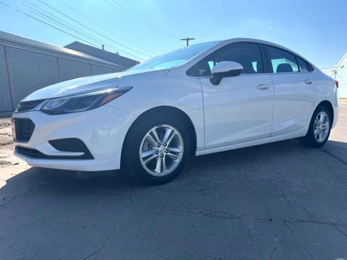Used 2018 Chevrolet Cruze LT w/ Convenience Package image 3