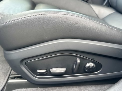 Certified 2025 Porsche Taycan 4S image 21