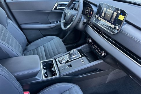 New 2025 Mitsubishi Outlander SE image 16