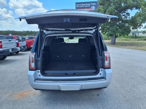 Used 2020 GMC Yukon XL Denali image 6