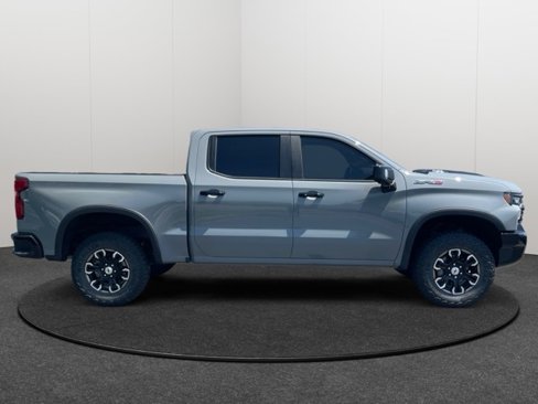 Used 2024 Chevrolet Silverado 1500 ZR2 image 2