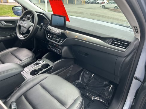Used 2022 Ford Escape Titanium image 10