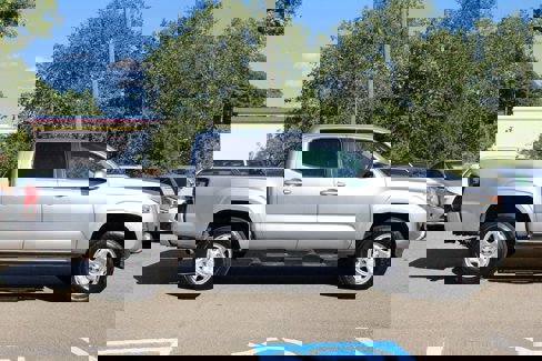 Used 2022 Toyota Tacoma SR image 5
