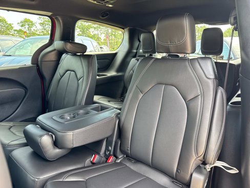 New 2026 Chrysler Pacifica Select image 13