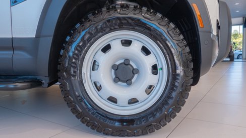 New 2024 Land Rover Defender 110 S image 9