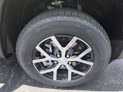 New 2025 Jeep Grand Cherokee L Limited image 18