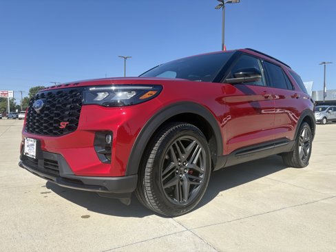 New 2025 Ford Explorer ST image 1