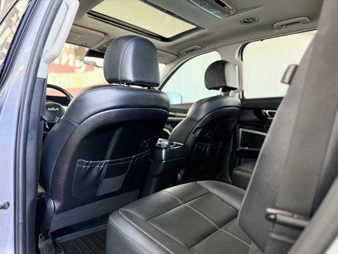 Used 2023 Kia Telluride EX w/ EX Captain's Chair Package image 13
