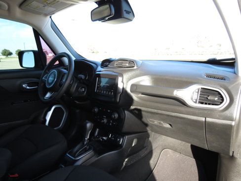 Used 2018 Jeep Renegade Latitude w/ Popular Equipment Group image 25