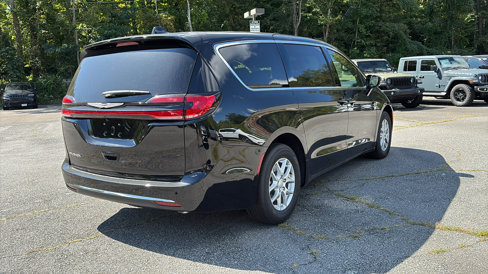 New 2026 Chrysler Pacifica Select image 4