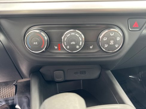 Used 2024 Chevrolet Trax RS image 19