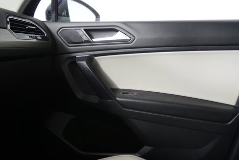 Used 2021 Volkswagen Tiguan SE image 26