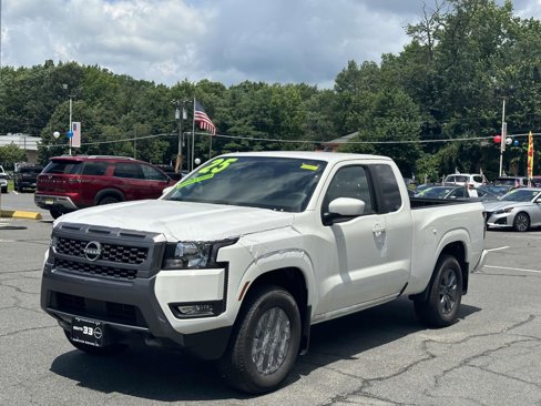 Used 2025 Nissan Frontier SV w/ SV Convenience Package image 2